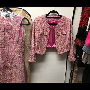 Beautiful jacket never worn it’s small on me